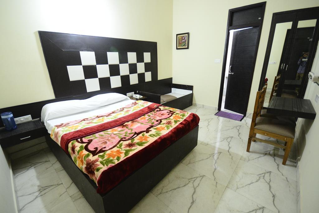 Hotel Mehra Inn أمريتسار الغرفة الصورة