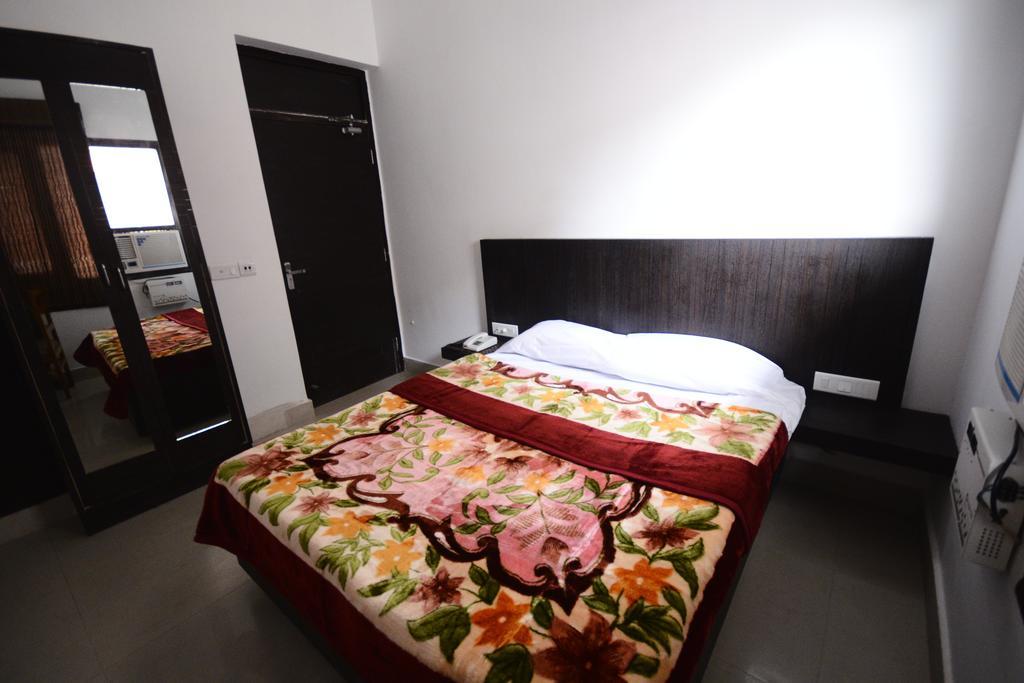 Hotel Mehra Inn أمريتسار الغرفة الصورة